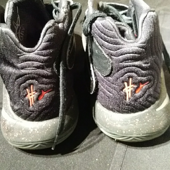 Nike Kyrie 2 Wolf Pack - Picture 6 of 7